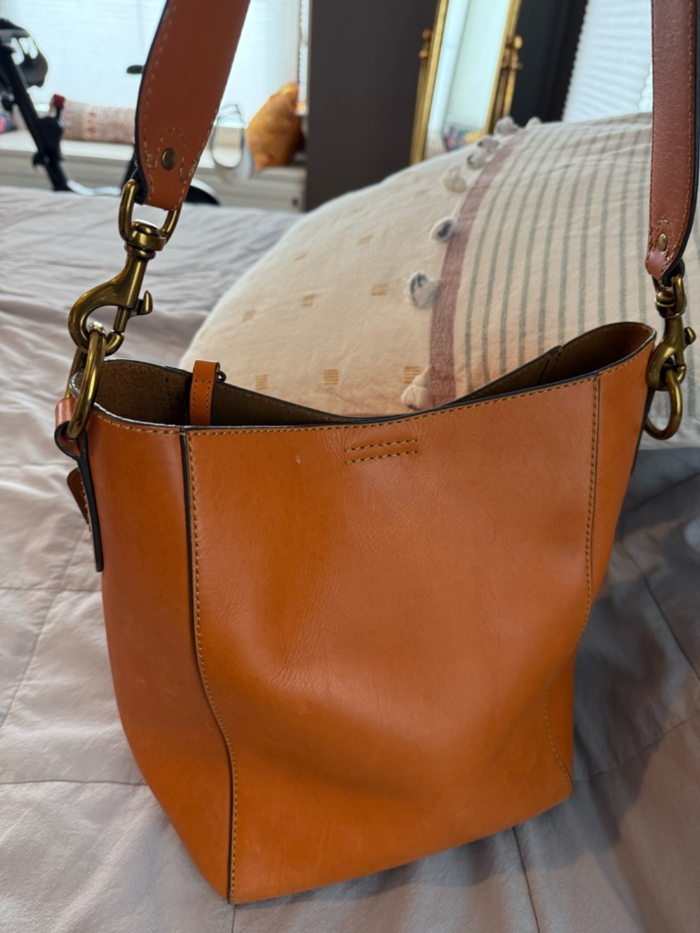 Frye Leather Shoulder Bag in Cognac Brown Nordstrom, Great Size